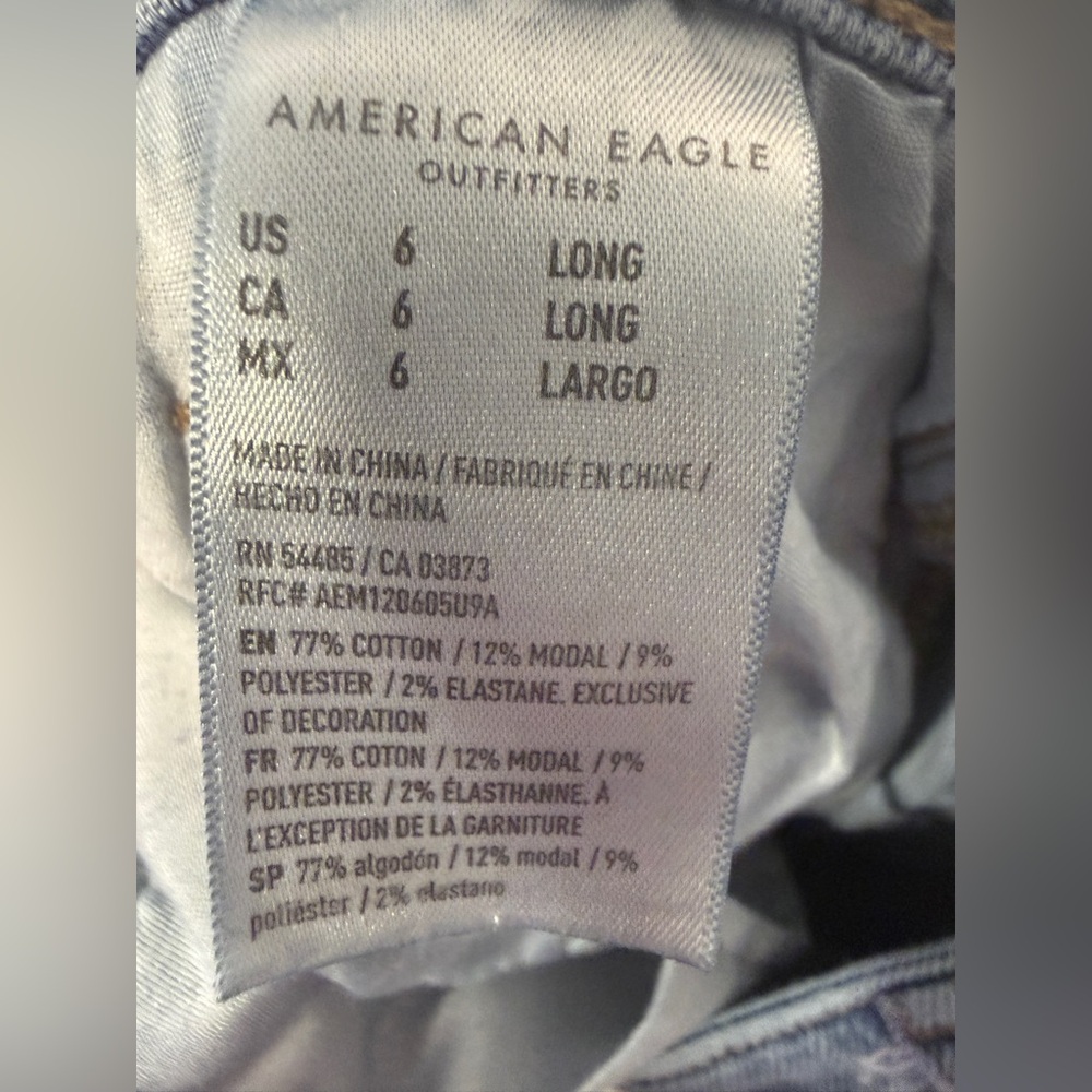 American Eagle Distressed Straight Mom Jeans Size 6 Long Light Wash Ripped Denim - Picture 14 of 14
